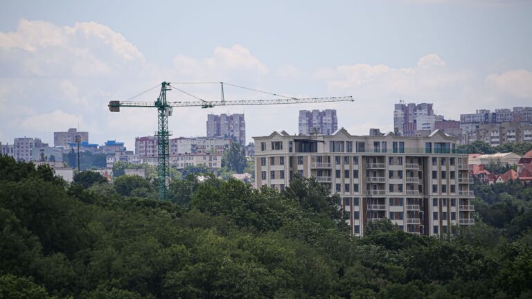 К концу года молдаване станут покупать больше квартир