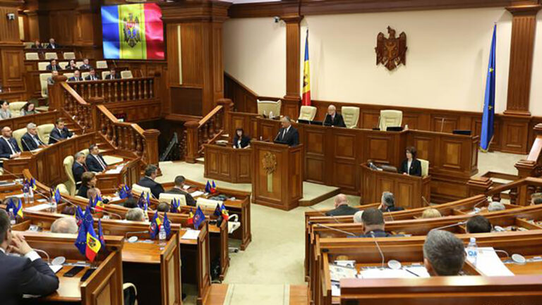 În Moldova a început lupta împotriva oligarhilor