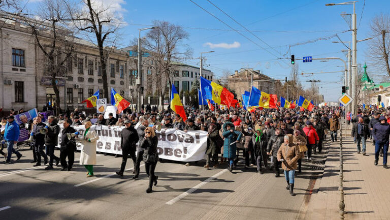 Moldovenii au cerut guvernului să plătească facturile la utilități