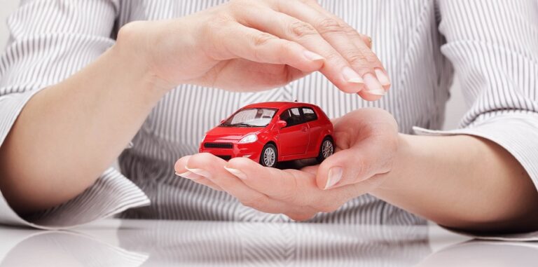 Автостраховка подорожала на 80% за год