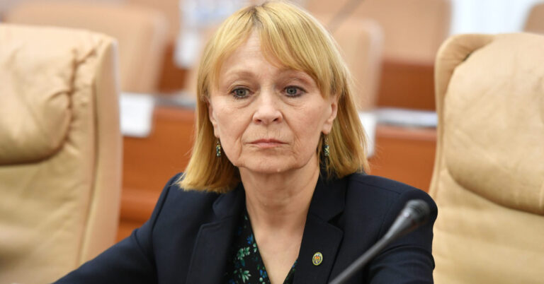 Минздрав: больницы заполнены всего на 50%