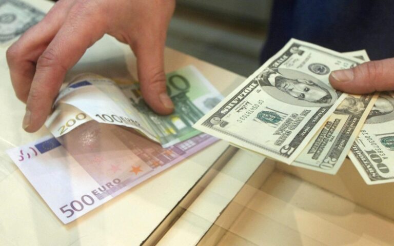 Вводится обязательное предъявление документов при обмене валюты