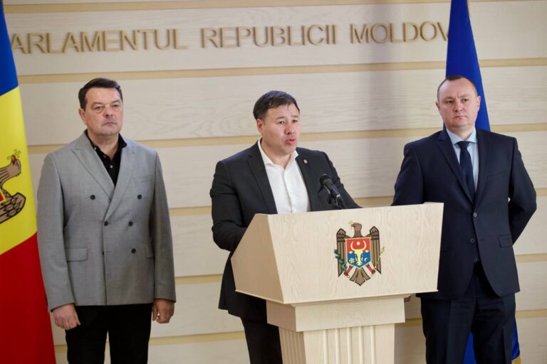 Коммунисты вынесут вотум недоверия правительству Молдовы