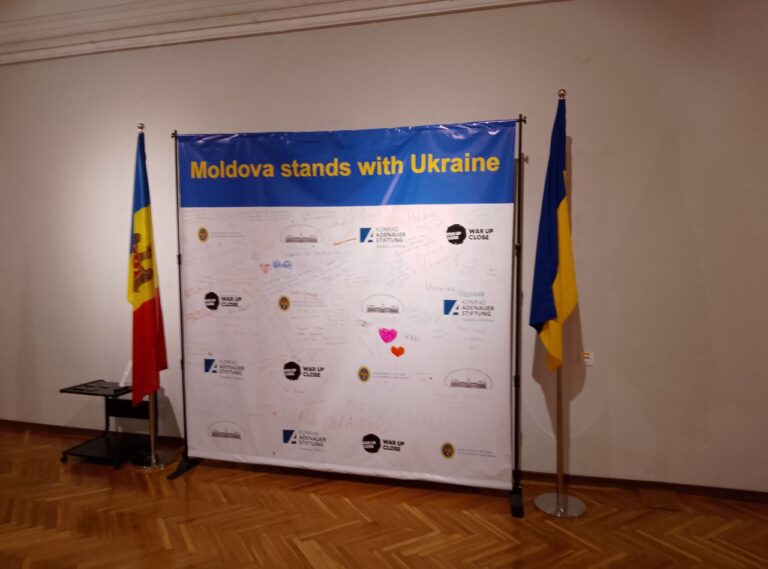 Oameni celebri din trecut și prezent și război virtual