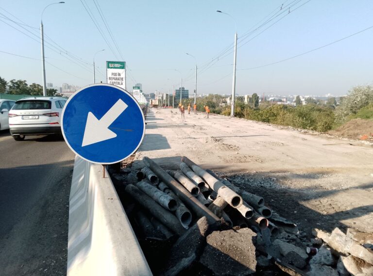 Мост нуждается в рекламе