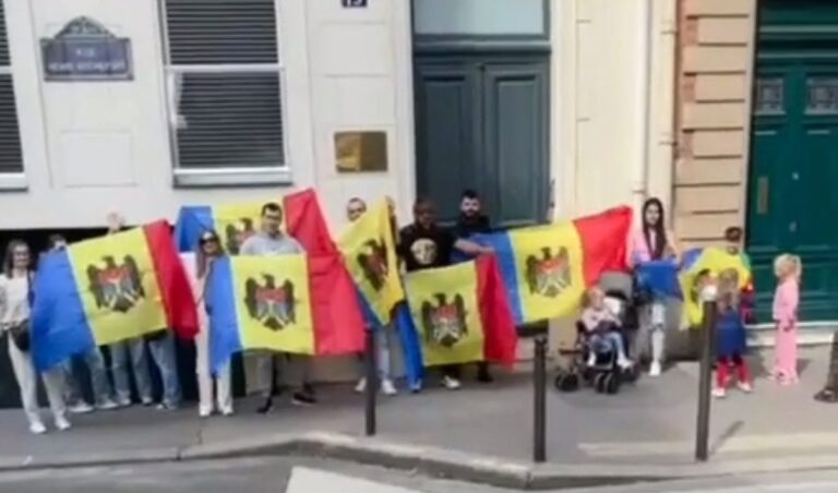Разные миссии молдаван во Франции