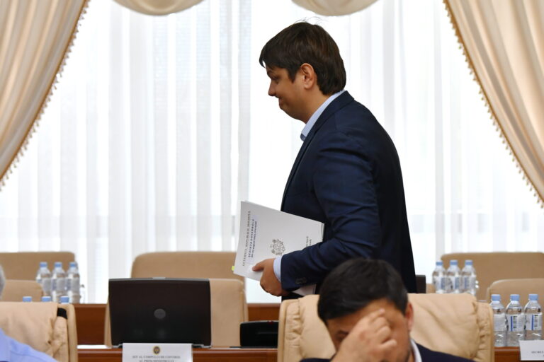 Первый ушёл. Следующему приготовиться?