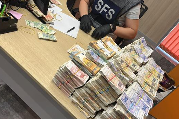 Не платили налоги и отмывали деньги