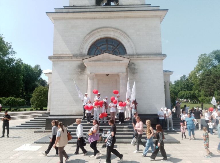 Один марш и два митинга
