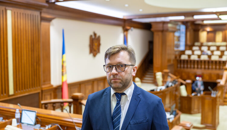 С двукратным повышением зарплаты