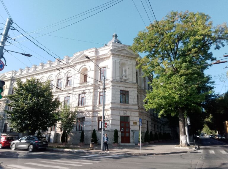 Где эта улица, где этот дом?