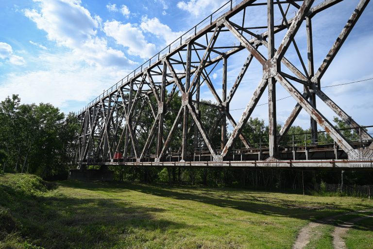 Электрификация участка и первый ремонт моста