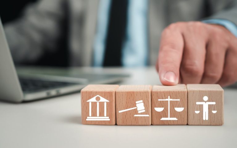 Avocați falși din Moldova