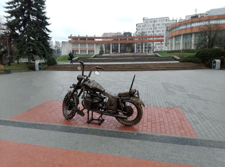 Motociclete pe Bulevardul Cosmonaut