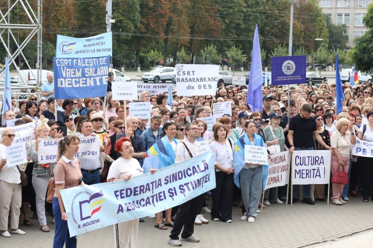 Новая образовательная стратегия и старая педагогическая тактика