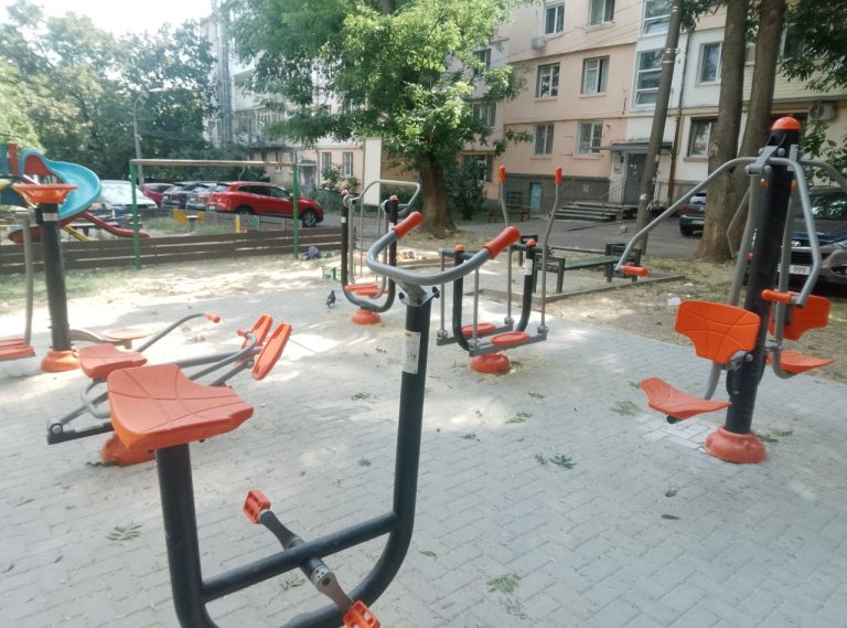 Что за двор без спортплощадки?