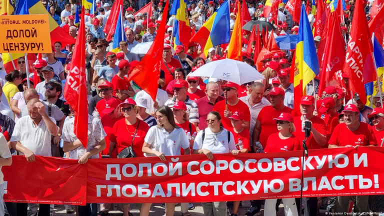 Социалисты против PAS и ЕС